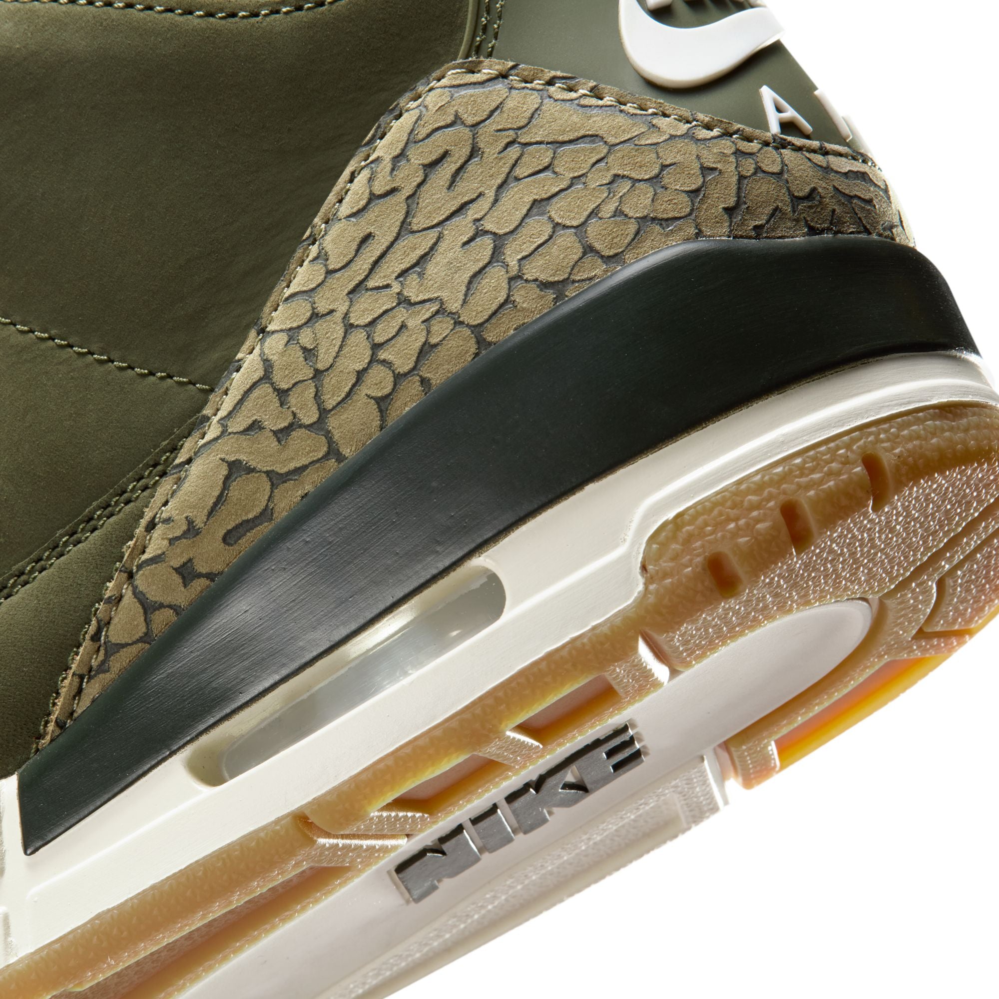 Air Jordan 3 Retro-thumbmail-10