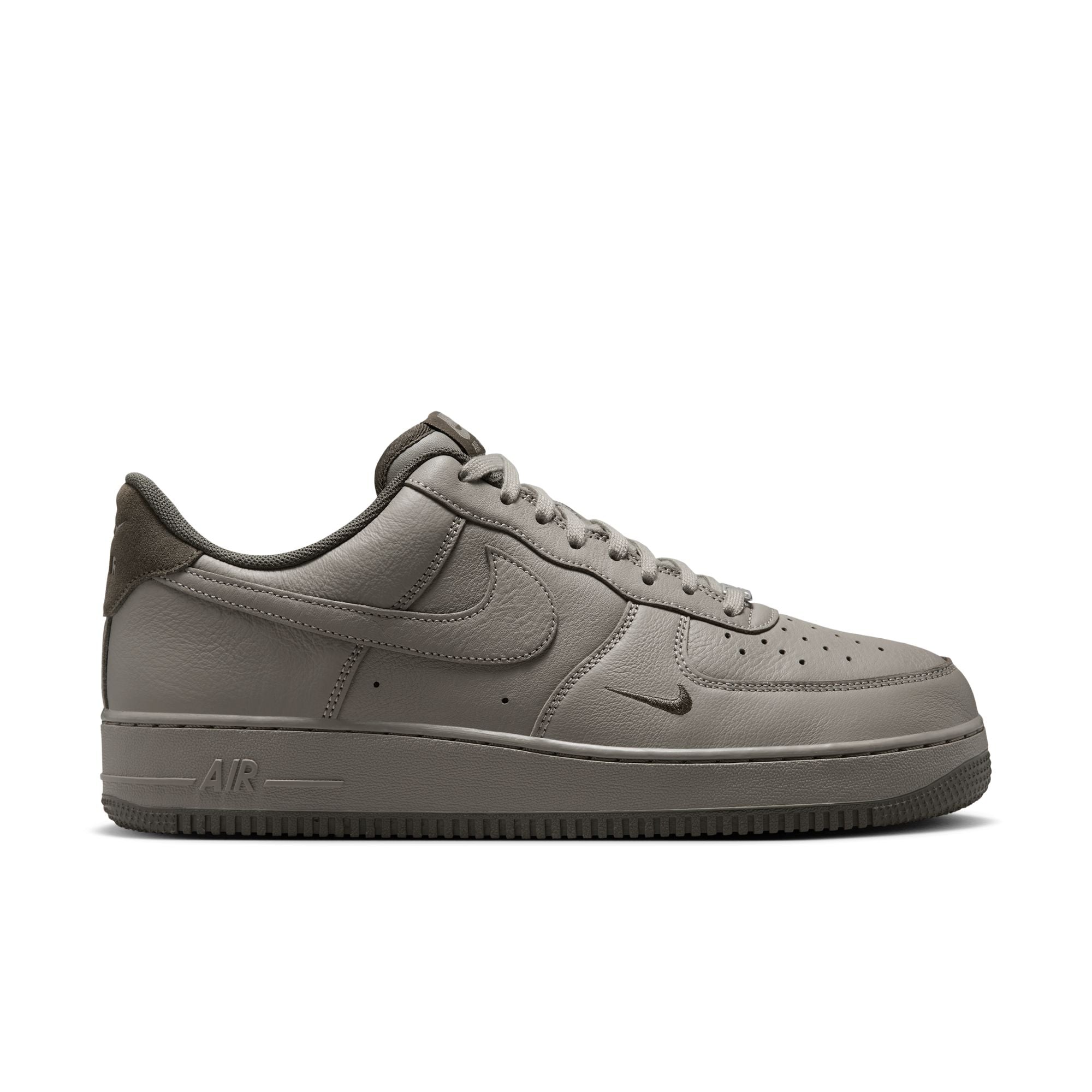 Nike Air Force 1 '07 LV8-thumbmail-6