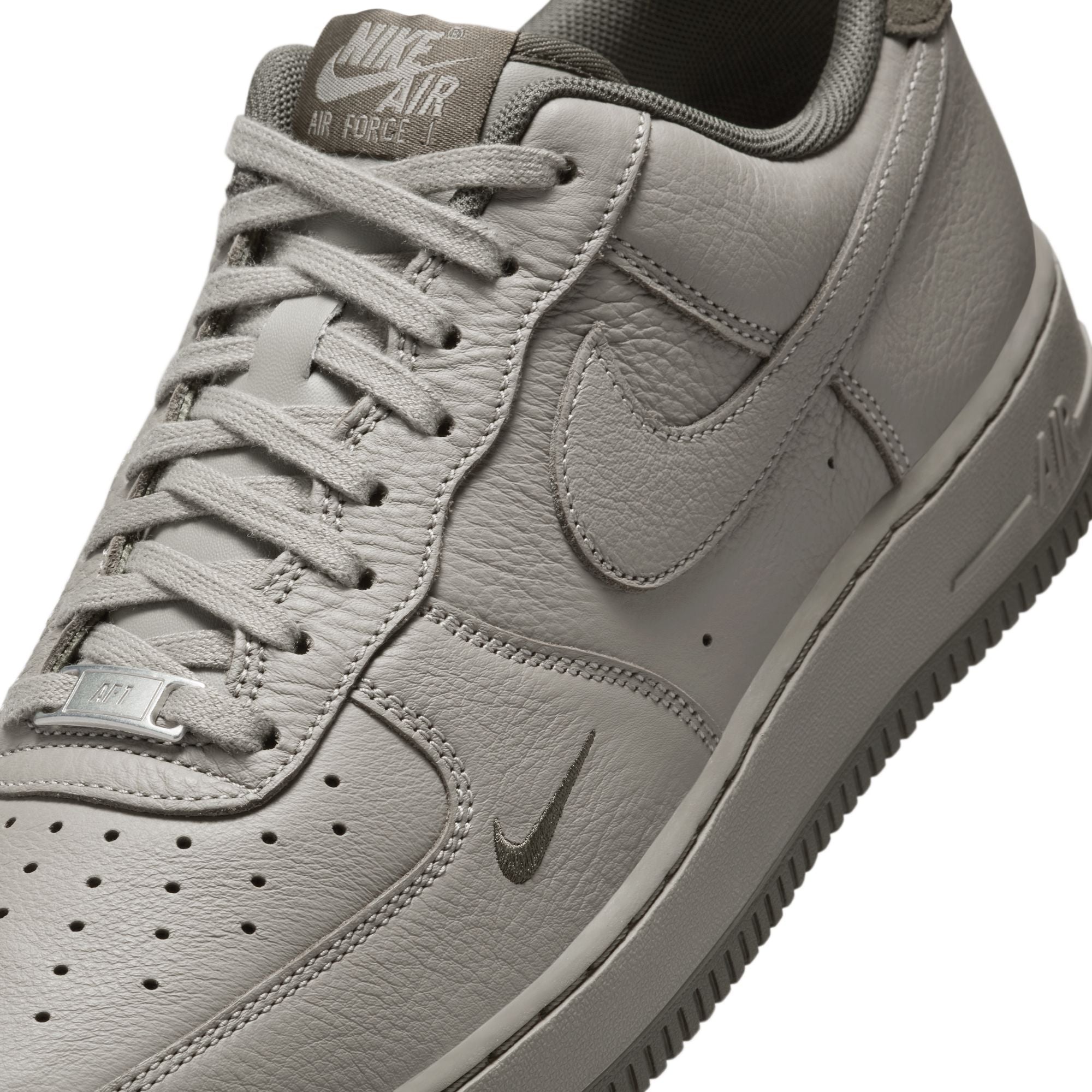 Nike Air Force 1 '07 LV8-thumbmail-9
