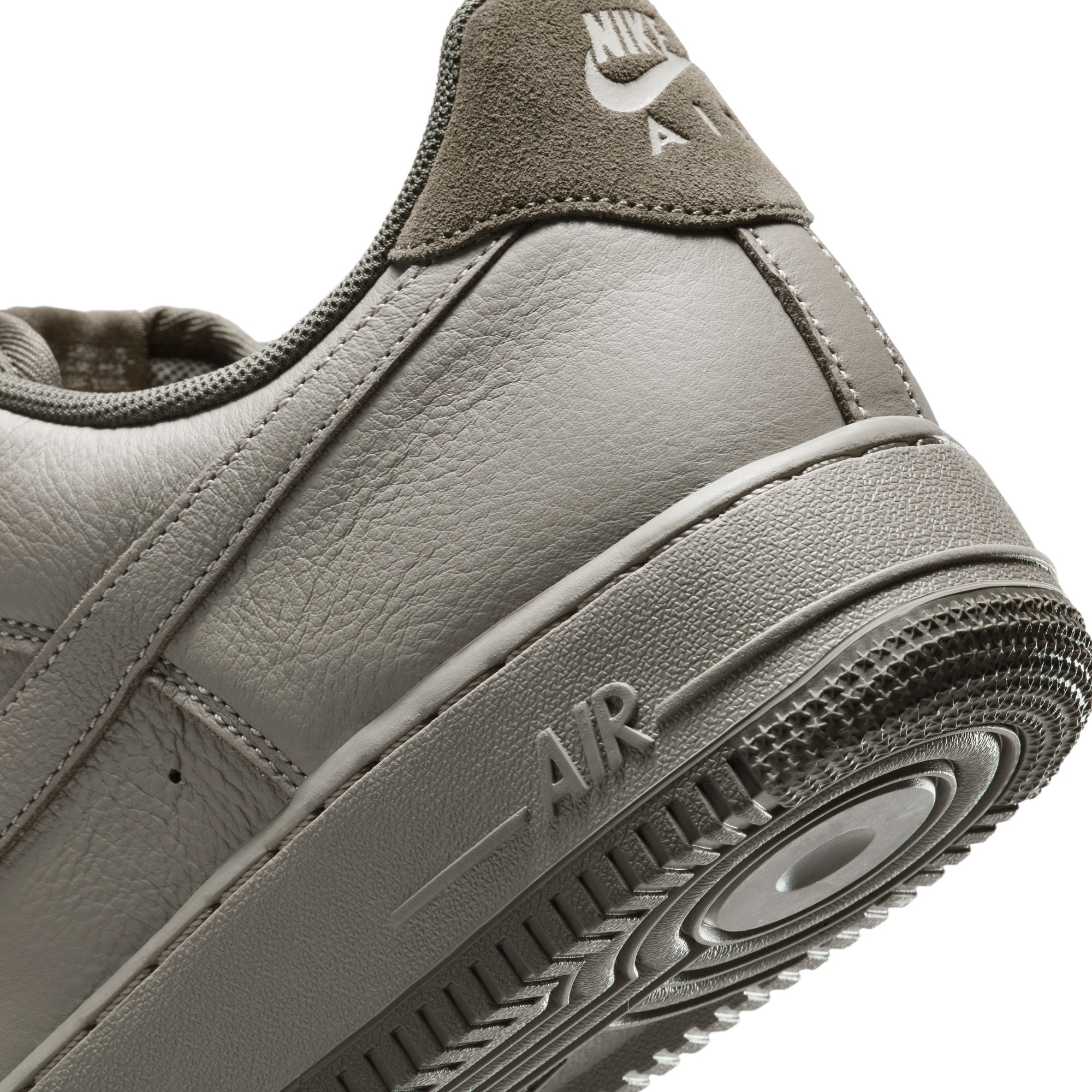 Nike Air Force 1 '07 LV8-thumbmail-10