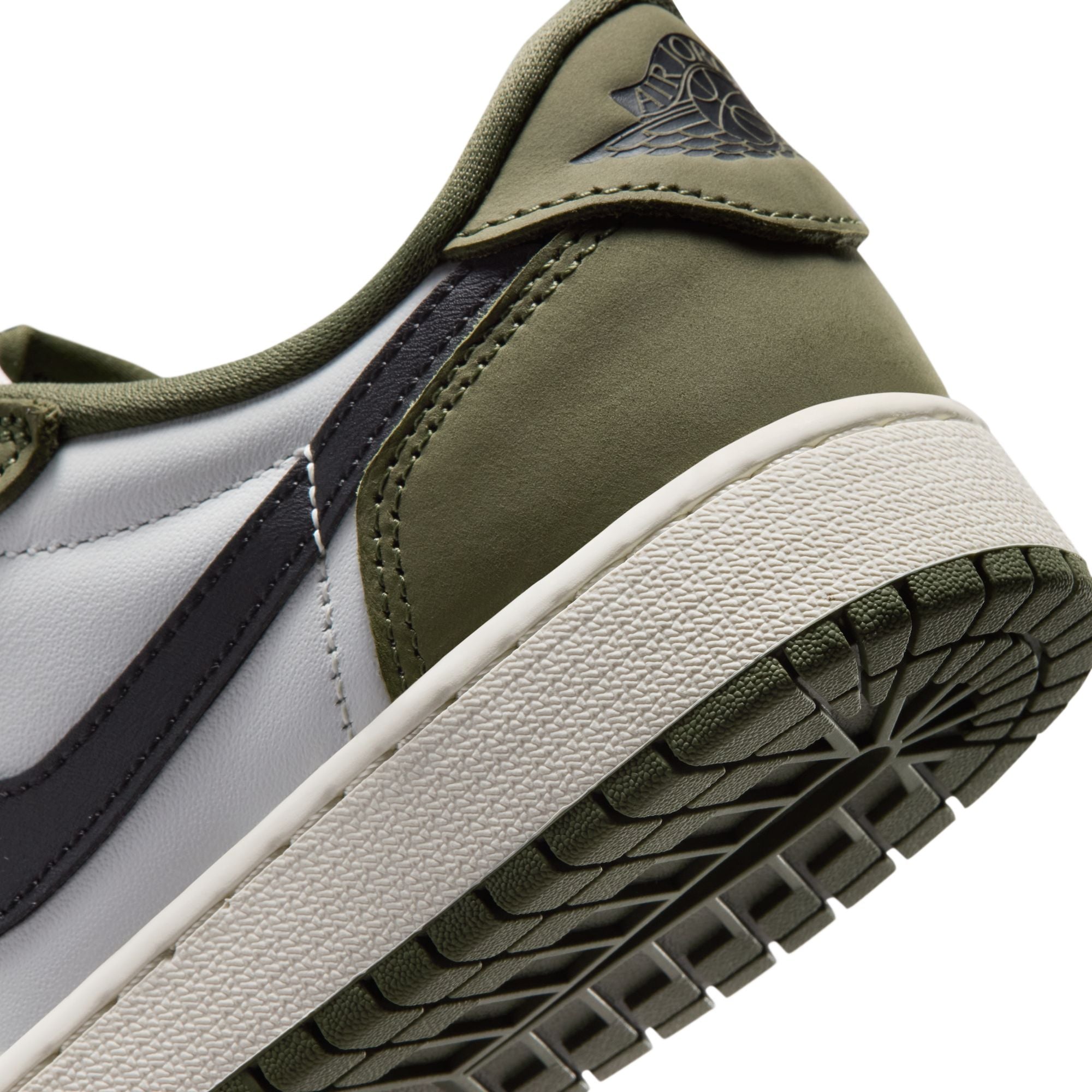 Air Jordan 1 Retro Low (GS)-thumbmail-4