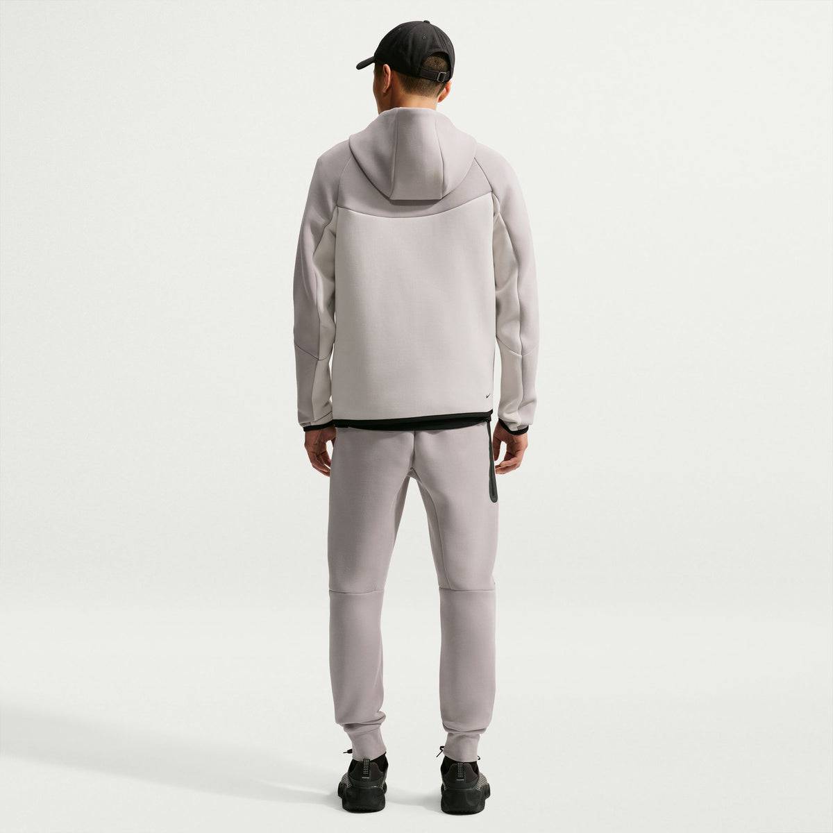 Nike Tech-thumbmail-3