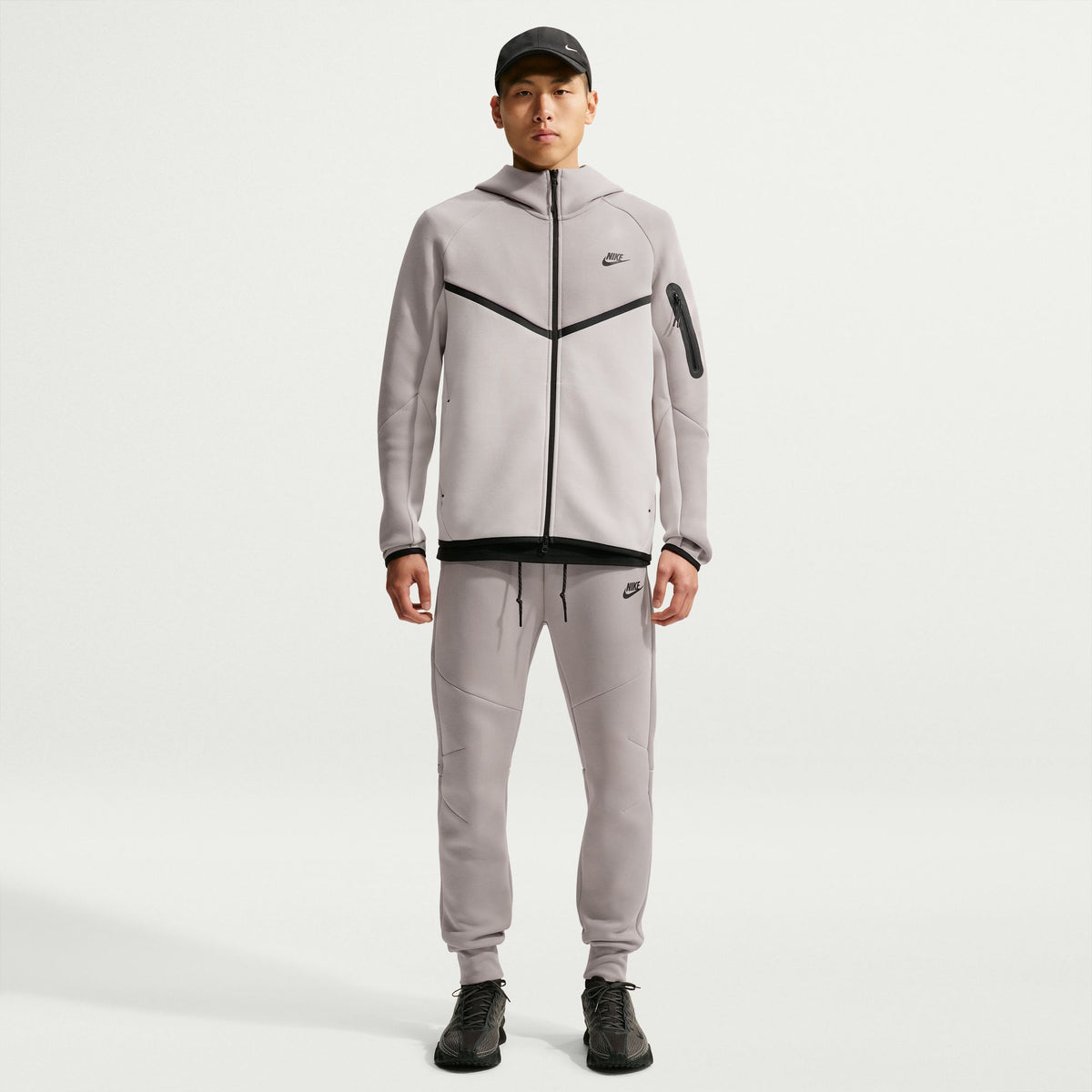 Nike Tech-thumbmail-2