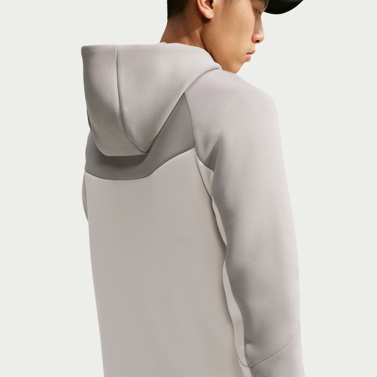 Nike Tech-thumbmail-4
