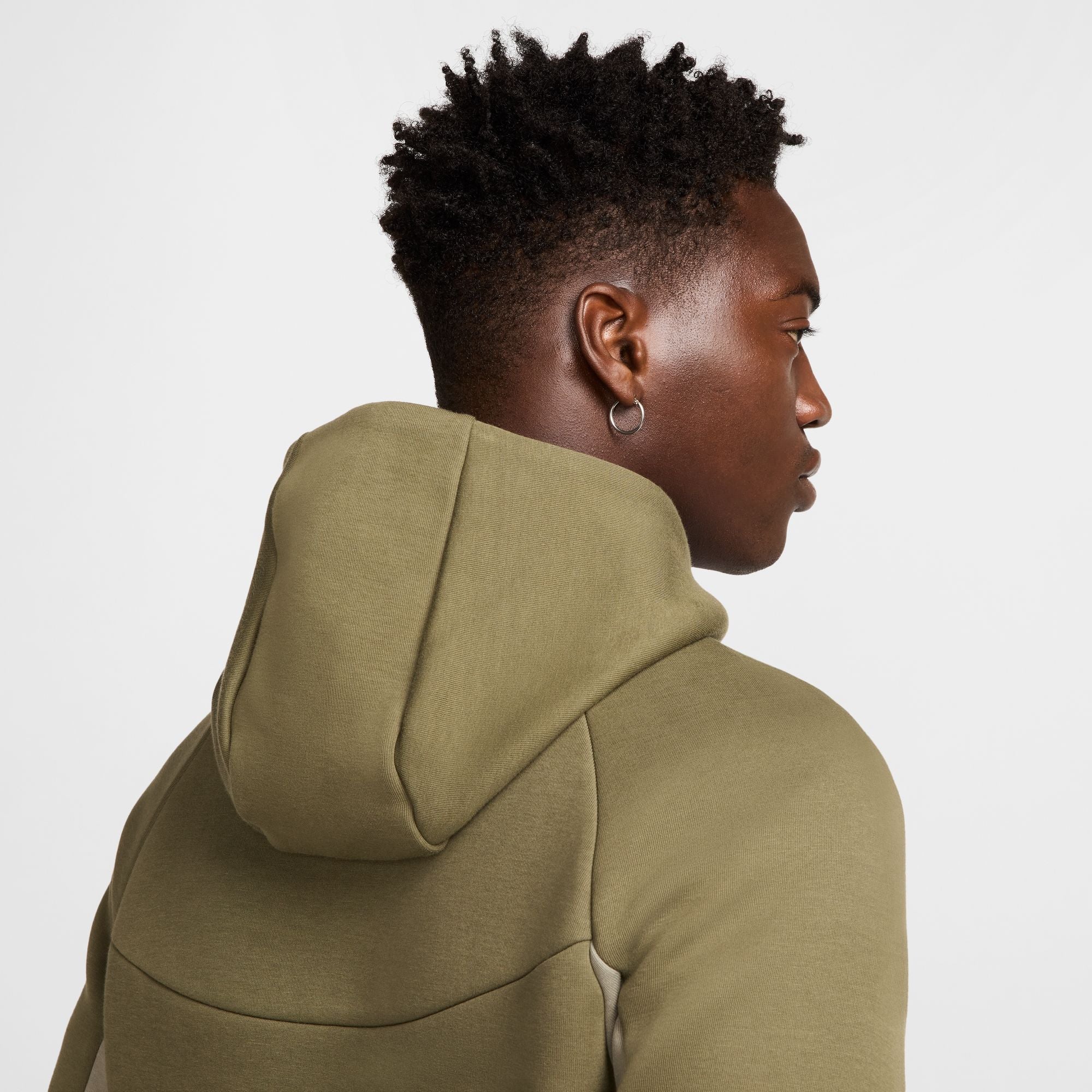 Nike Tech-thumbmail-4
