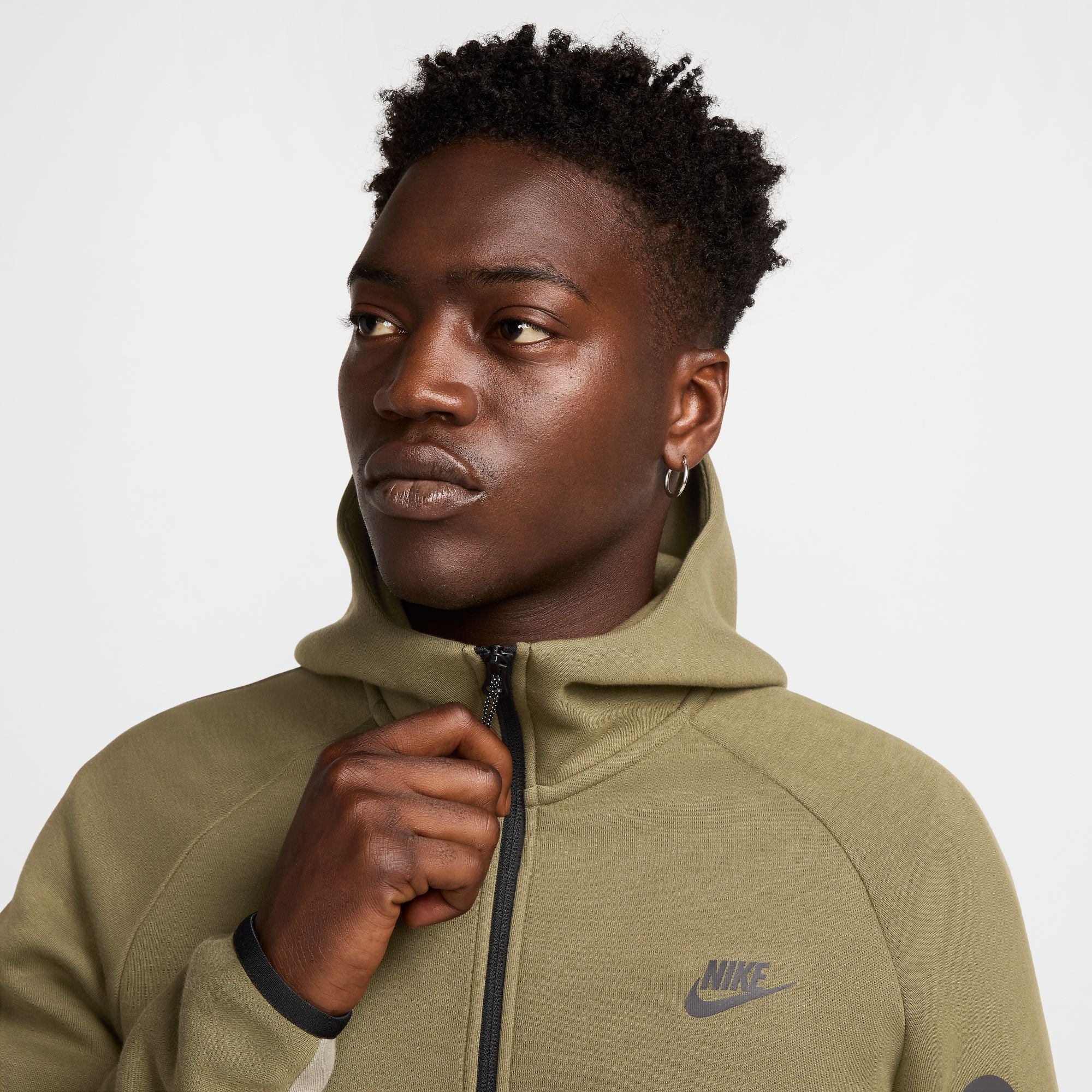 Nike Tech-thumbmail-5