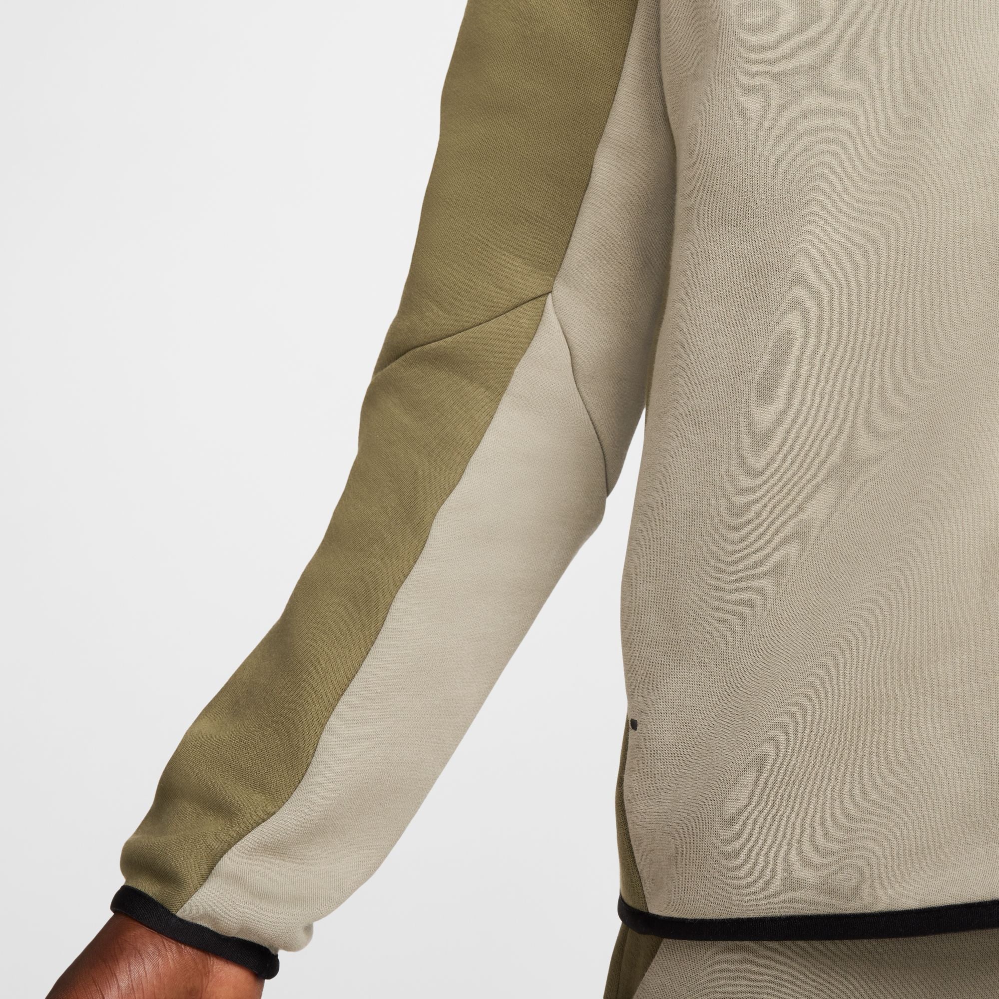 Nike Tech-thumbmail-8