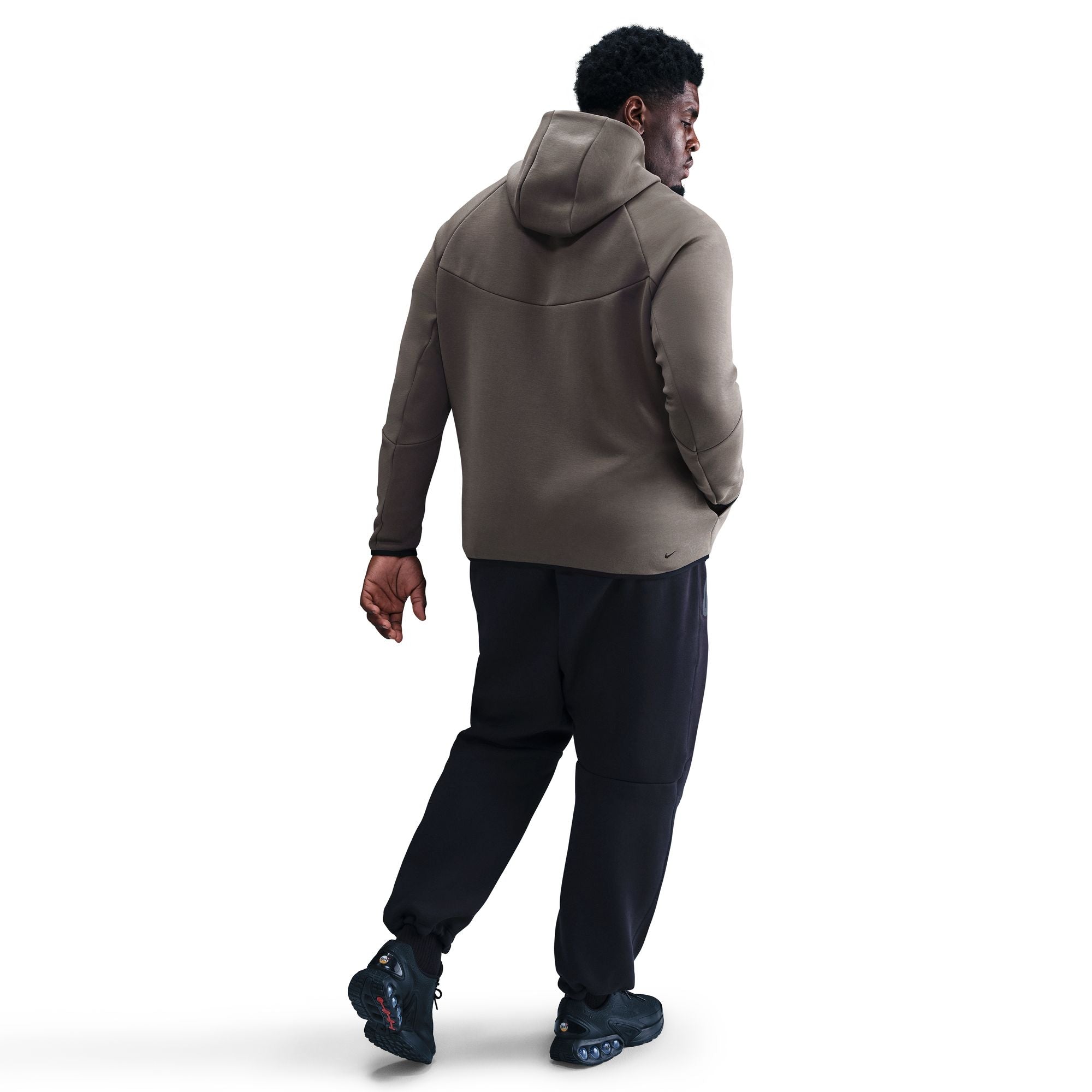 Nike Tech-thumbmail-8