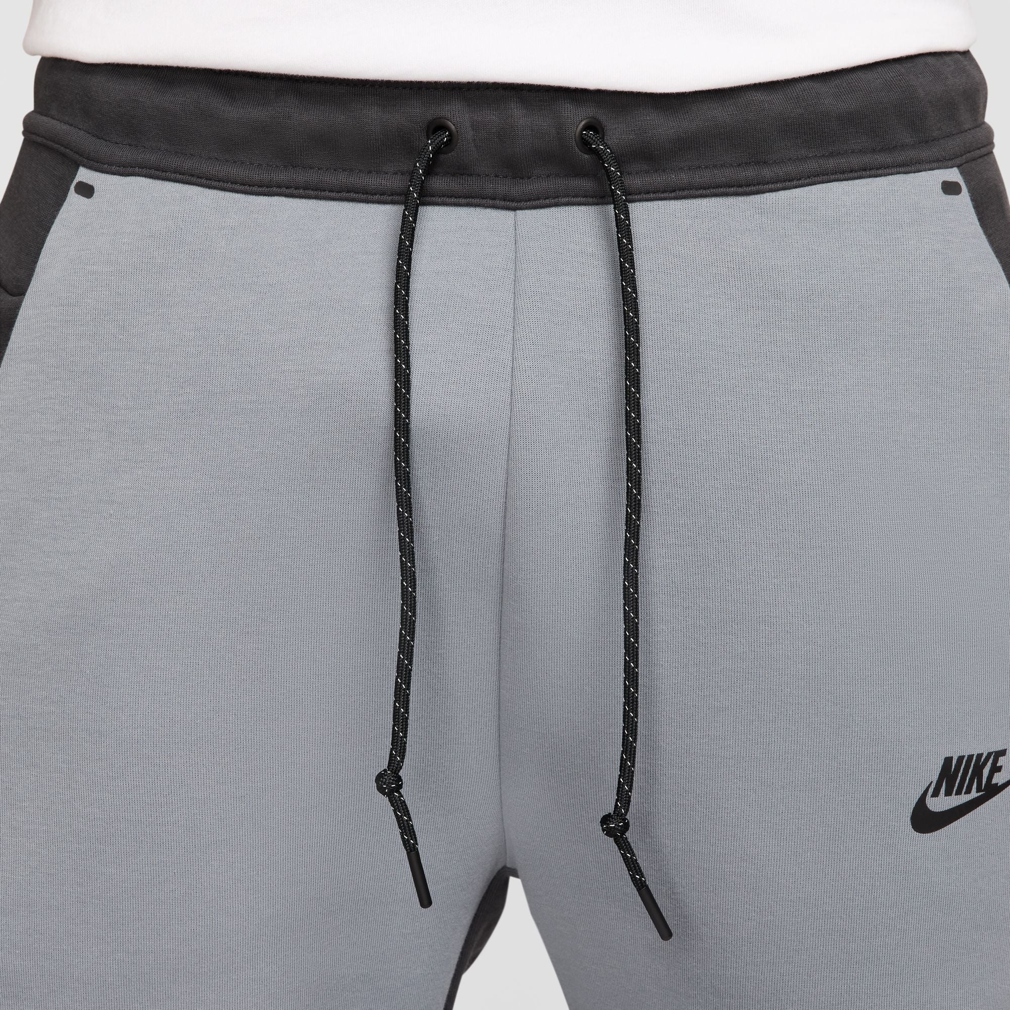 Nike Tech-thumbmail-3