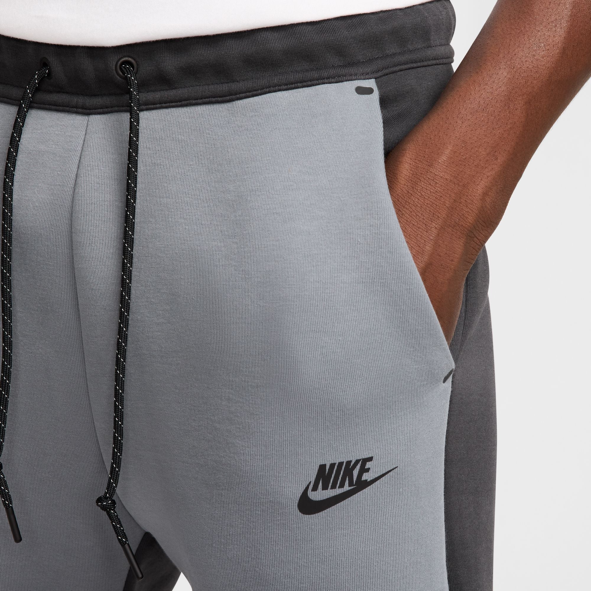 Nike Tech-thumbmail-4