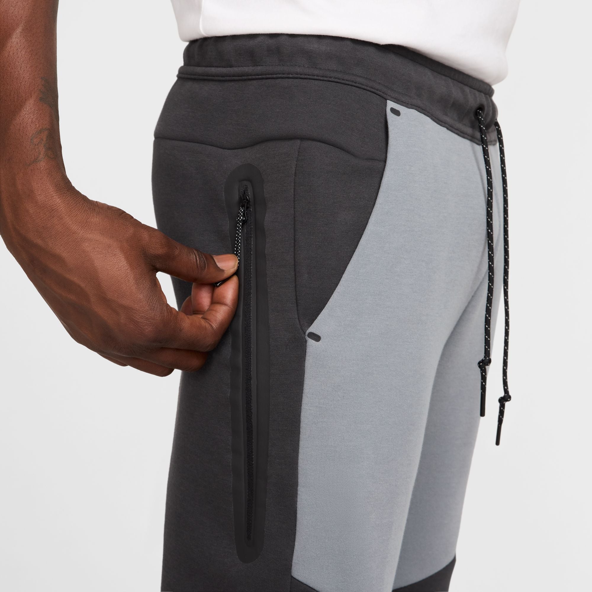 Nike Tech-thumbmail-5