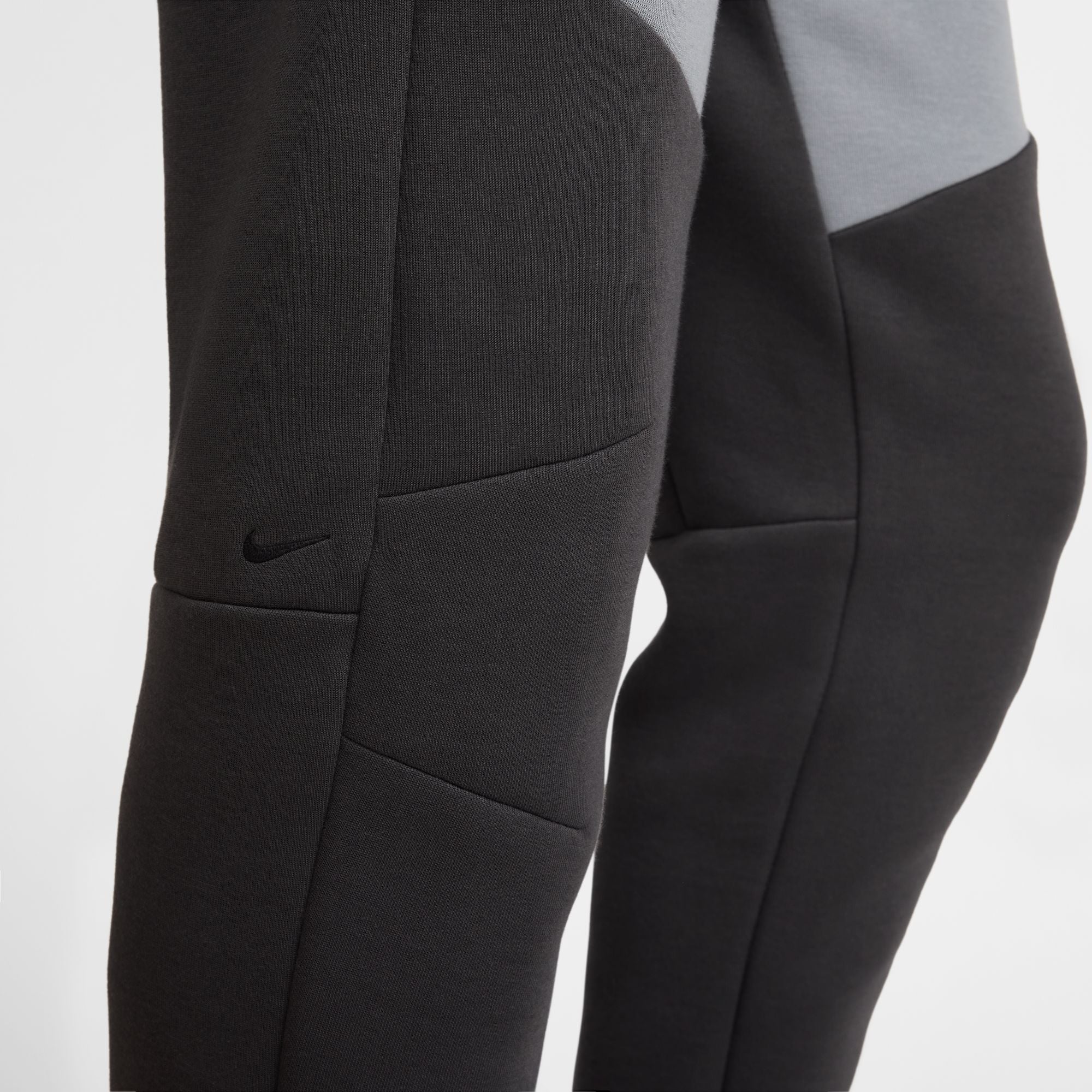 Nike Tech-thumbmail-6