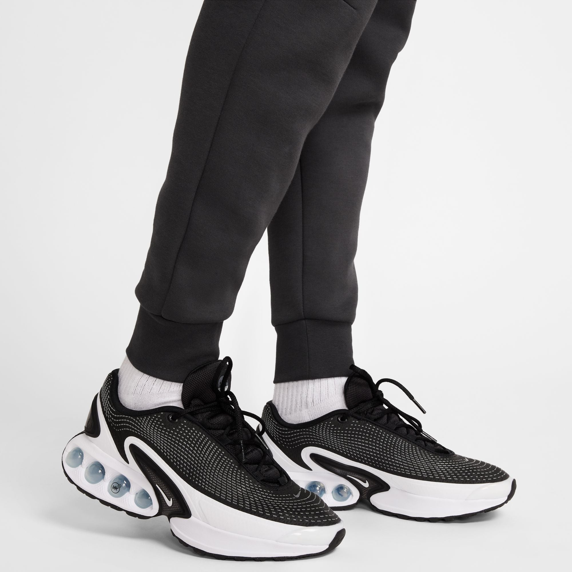 Nike Tech-thumbmail-8