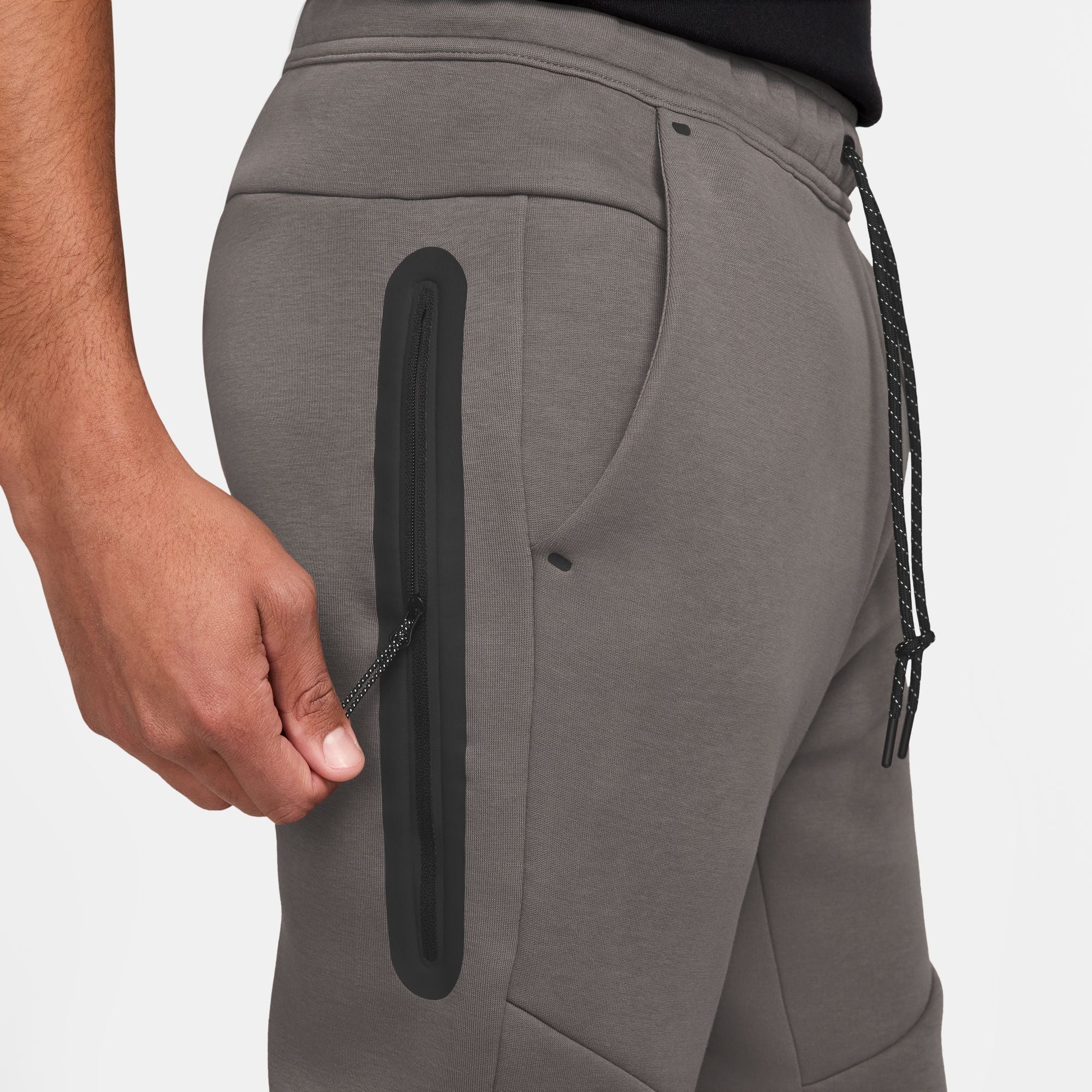 Nike Tech-thumbmail-3