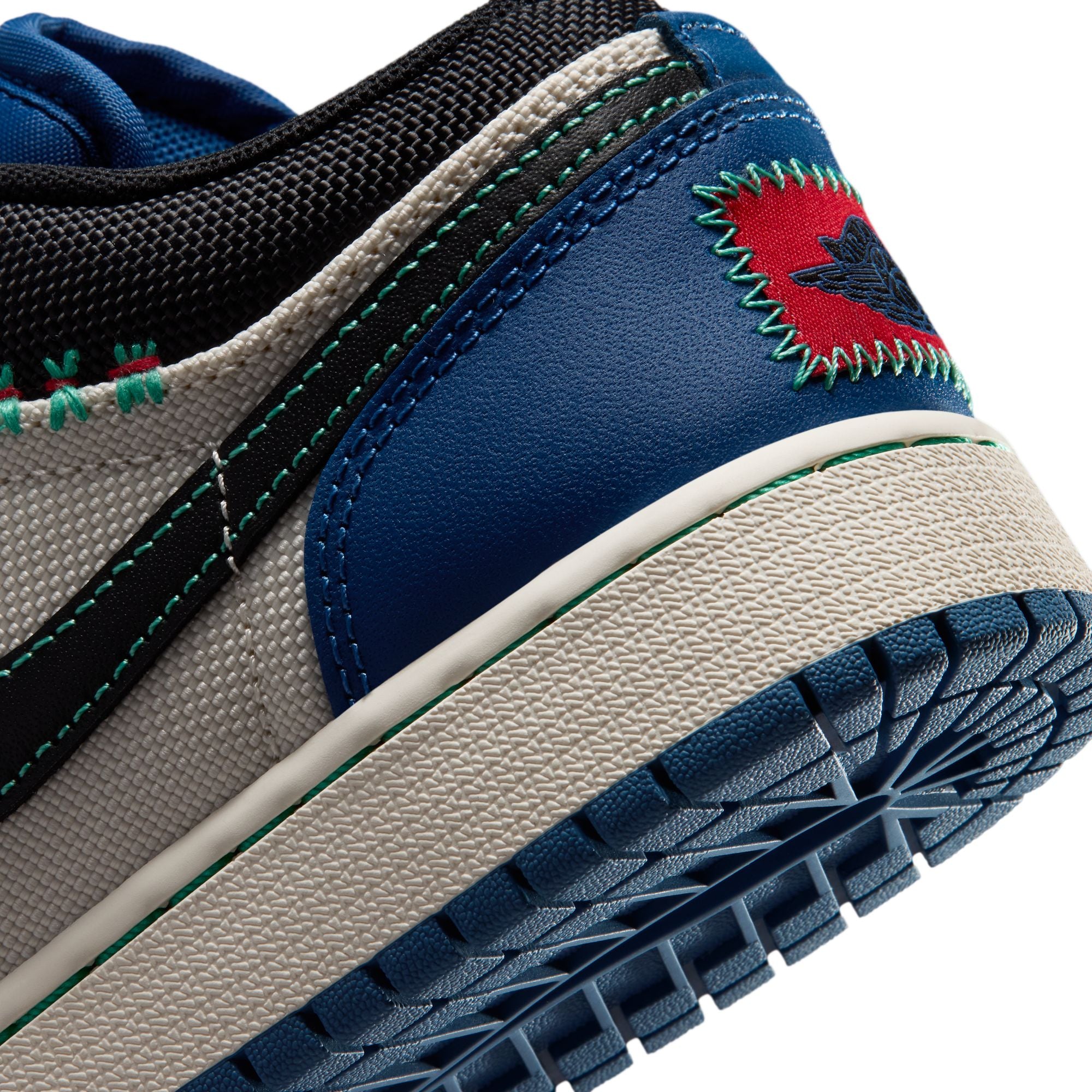 Air Jordan 1 Low SE (GS)-thumbmail-6