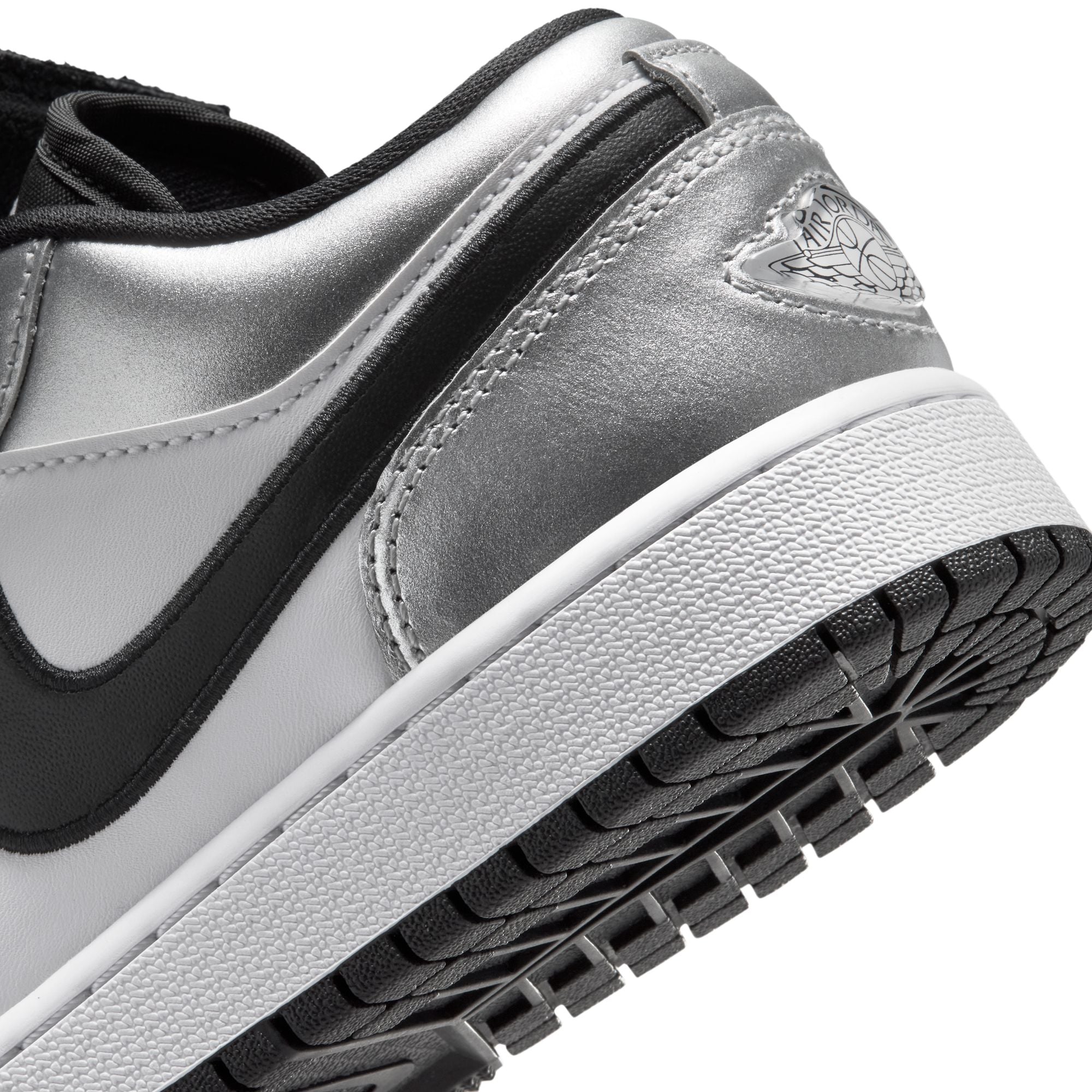 Air Jordan 1 Low SE (GS)-thumbmail-9