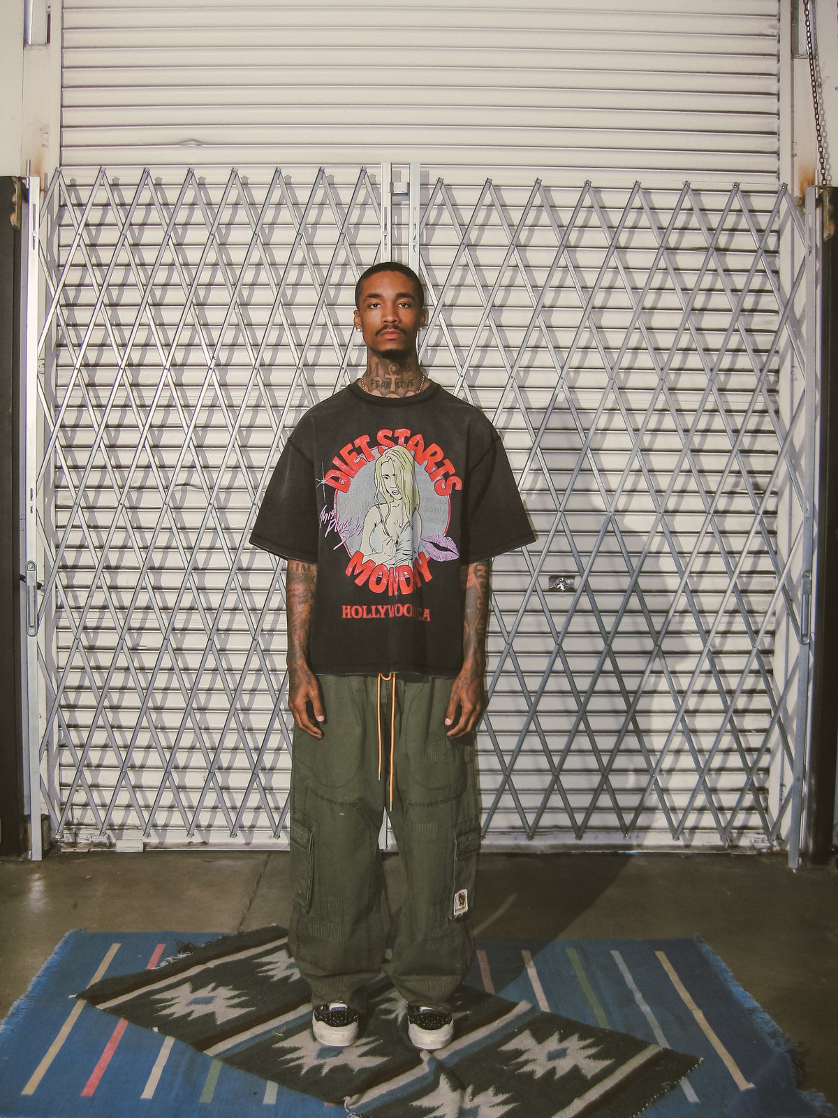 Hollywood Tee-Vintage Black-thumbmail-3